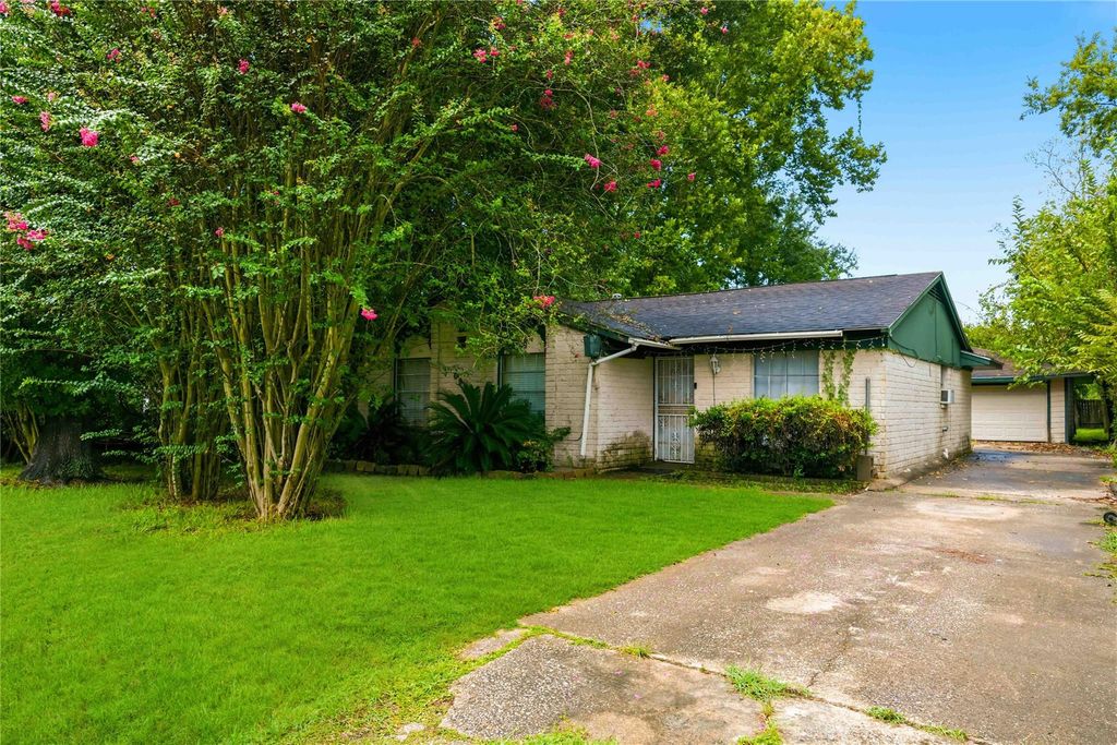 6929 Hoffman Street, Houston, TX 77028