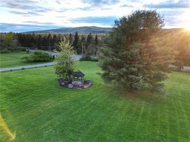 482 State Route 32 N, New Paltz, NY 12561