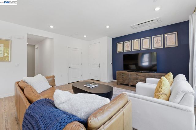 5680 Central Pkwy 201, Dublin, CA 94568