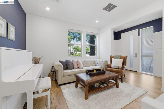 5680 Central Pkwy 201, Dublin, CA 94568