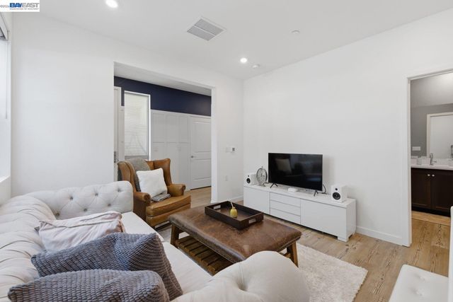 5680 Central Pkwy 201, Dublin, CA 94568