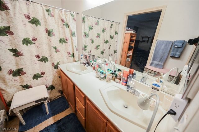 6092 Golden Nectar Way, Las Vegas, NV 89142