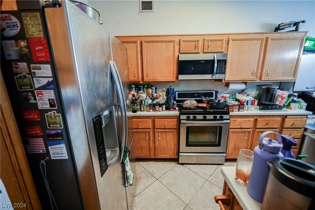 6092 Golden Nectar Way, Las Vegas, NV 89142