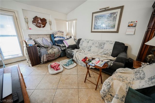 6092 Golden Nectar Way, Las Vegas, NV 89142