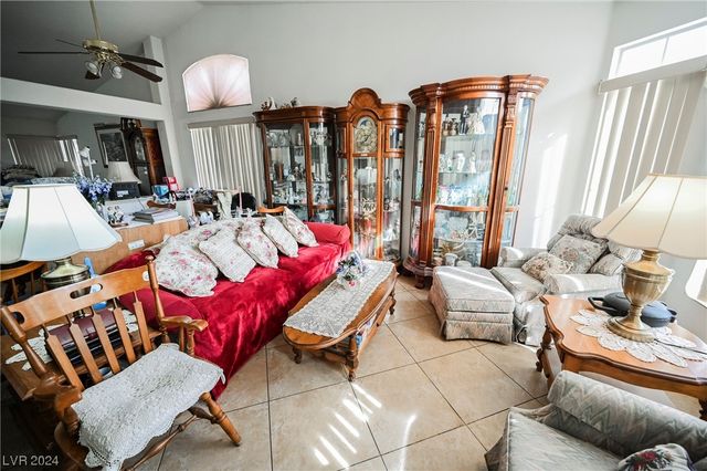 6092 Golden Nectar Way, Las Vegas, NV 89142