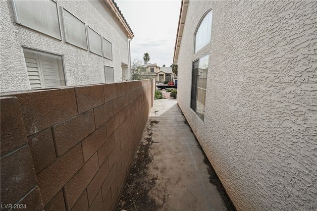 6092 Golden Nectar Way, Las Vegas, NV 89142