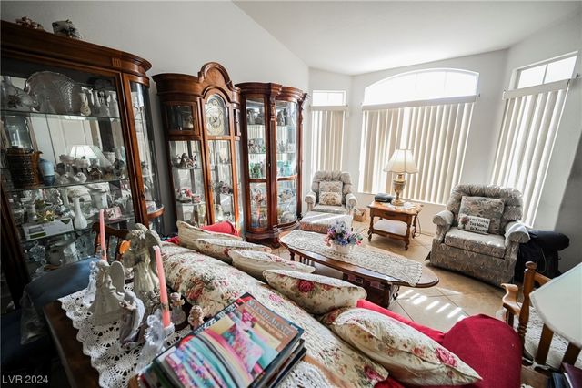 6092 Golden Nectar Way, Las Vegas, NV 89142