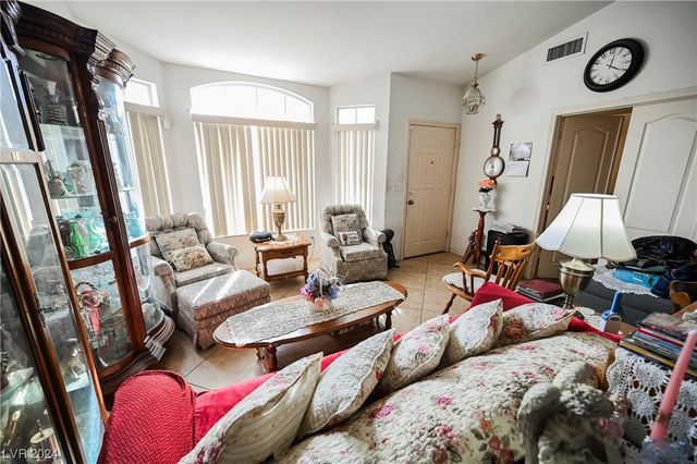 6092 Golden Nectar Way, Las Vegas, NV 89142