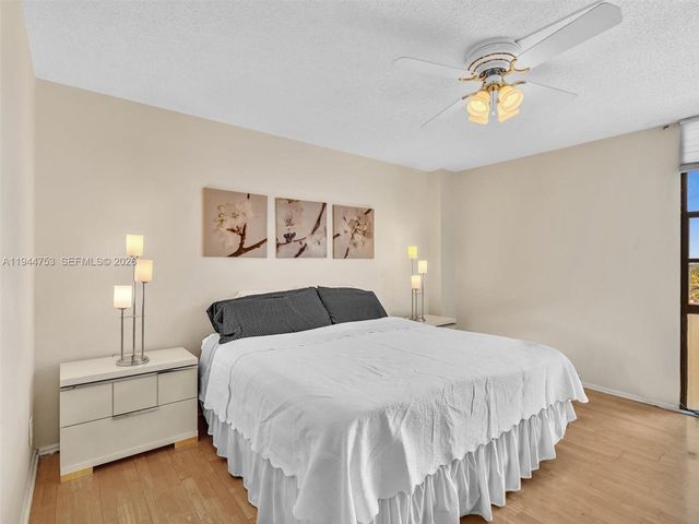 20400 W Country Club Dr 817, Aventura, FL 33180