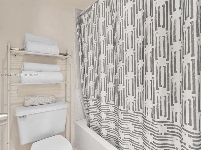 20400 W Country Club Dr 817, Aventura, FL 33180