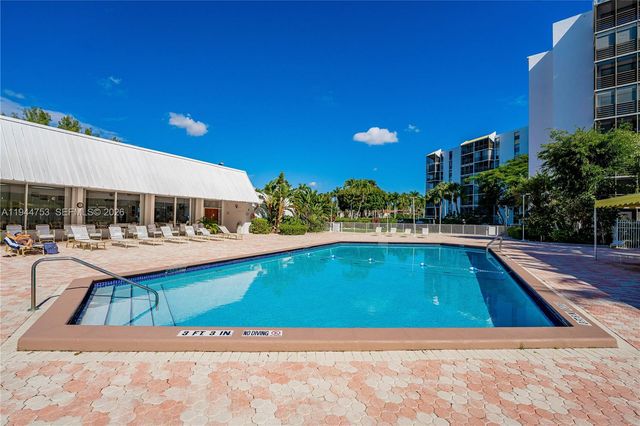 20400 W Country Club Dr 817, Aventura, FL 33180