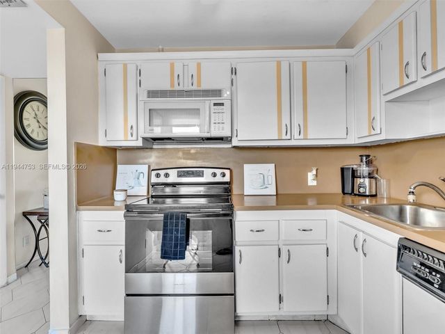 20400 W Country Club Dr 817, Aventura, FL 33180