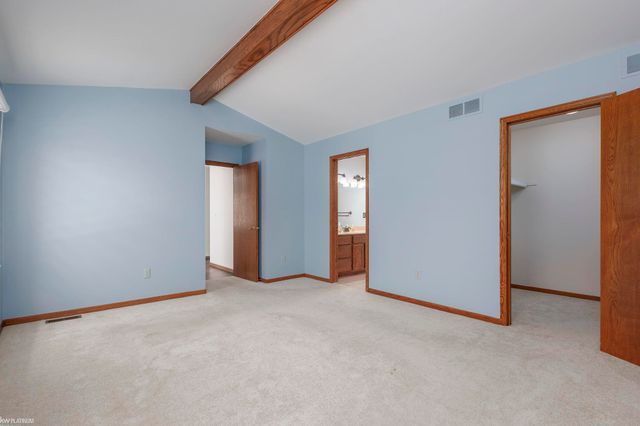 47338 Hunters Chase Drive, Macomb, MI 48042