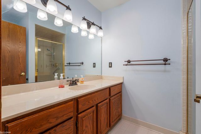 47338 Hunters Chase Drive, Macomb, MI 48042