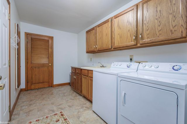 47338 Hunters Chase Drive, Macomb, MI 48042