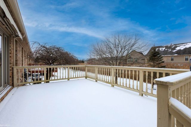 47338 Hunters Chase Drive, Macomb, MI 48042