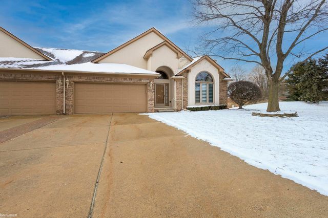 47338 Hunters Chase Drive, Macomb, MI 48042