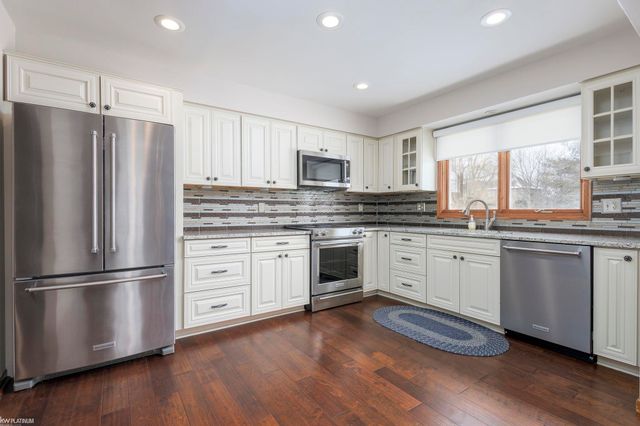 47338 Hunters Chase Drive, Macomb, MI 48042