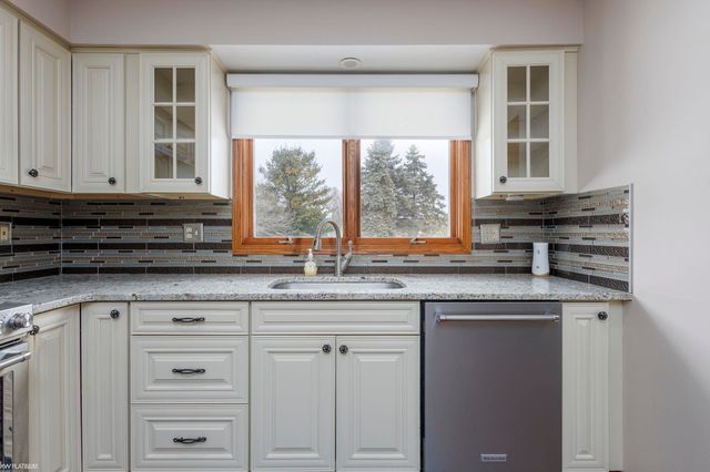 47338 Hunters Chase Drive, Macomb, MI 48042