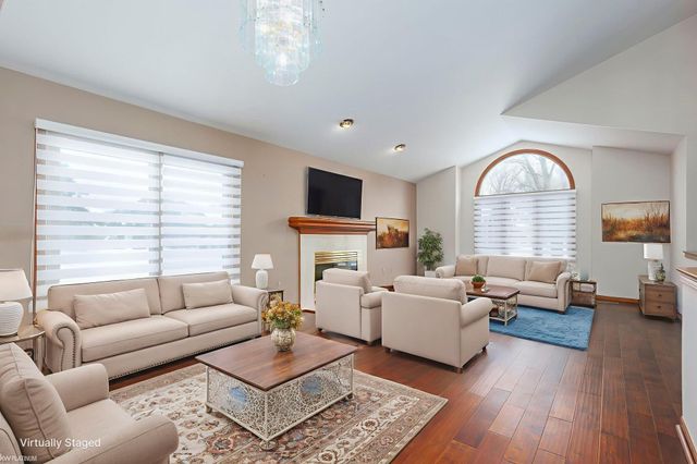 47338 Hunters Chase Drive, Macomb, MI 48042