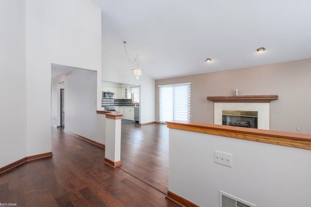 47338 Hunters Chase Drive, Macomb, MI 48042