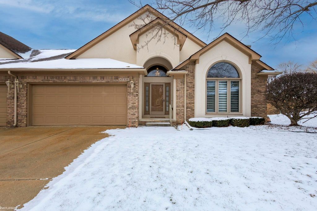 47338 Hunters Chase Drive, Macomb, MI 48042