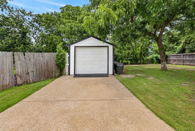 3220 Illinois Avenue, Fort Worth, TX 76110