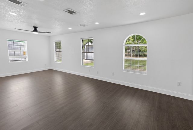 3220 Illinois Avenue, Fort Worth, TX 76110