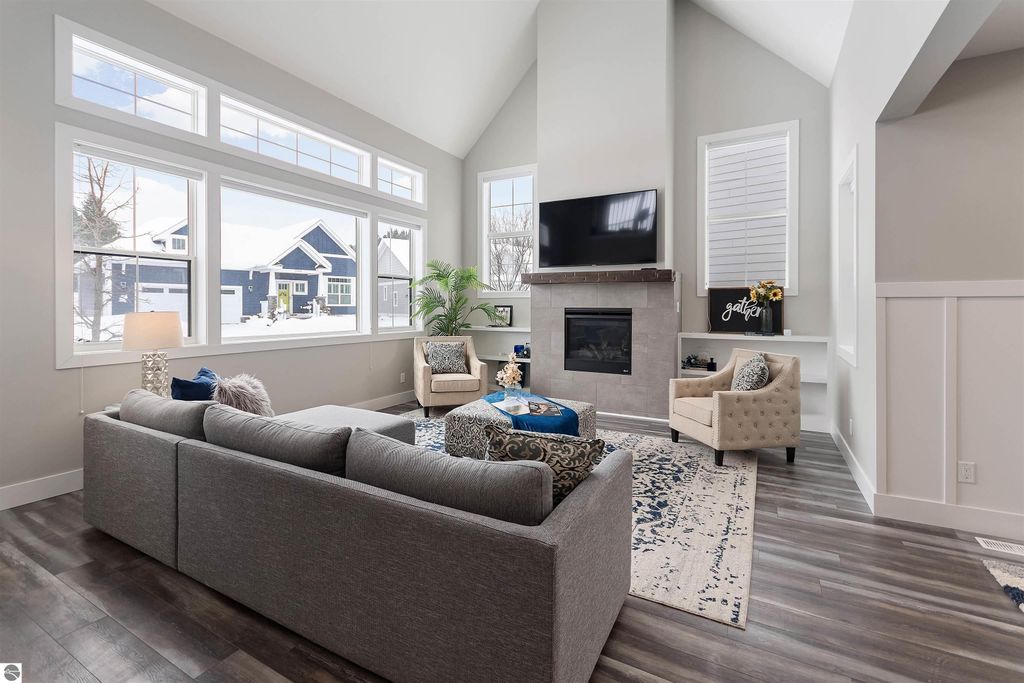 Image 10 of property listing at 11613 Whittington Street # 3, Traverse City, MI 49684