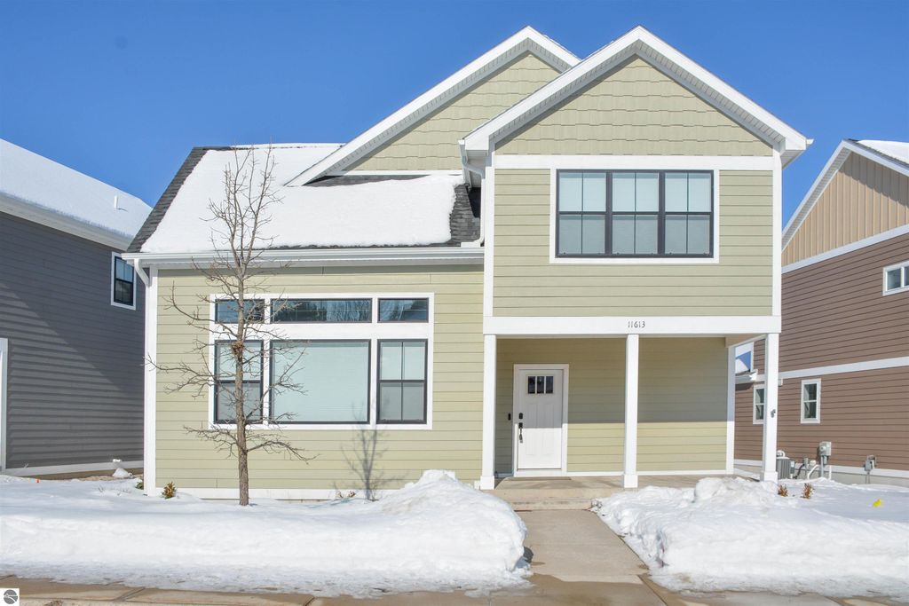Image 4 of property listing at 11613 Whittington Street # 3, Traverse City, MI 49684