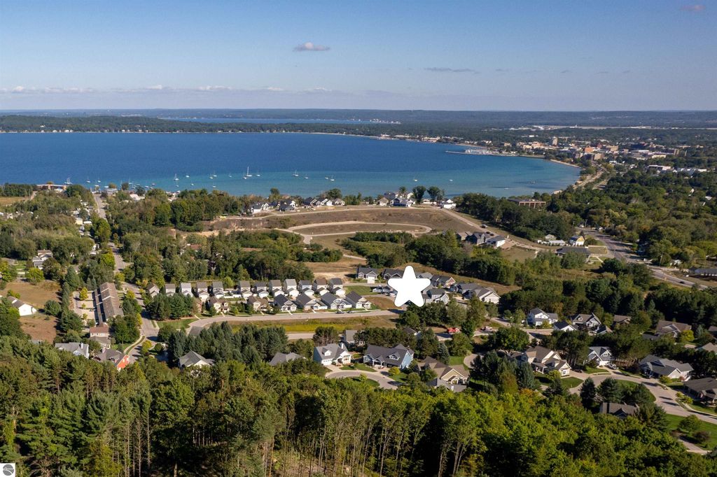 Image 8 of property listing at 11613 Whittington Street # 3, Traverse City, MI 49684