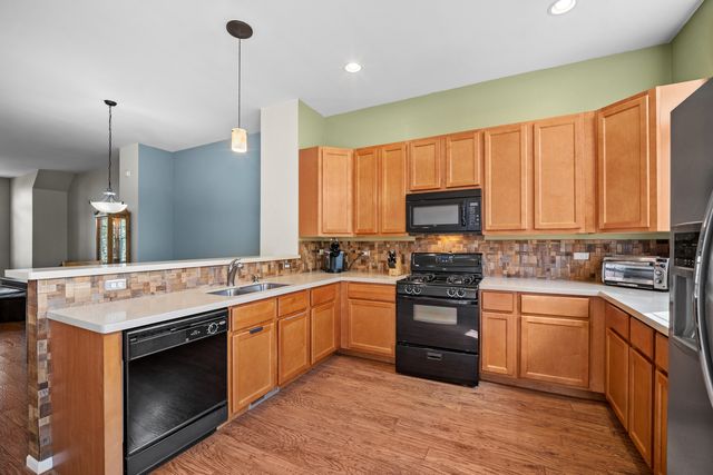 152 Dawson Drive 19, Elgin, IL 60120