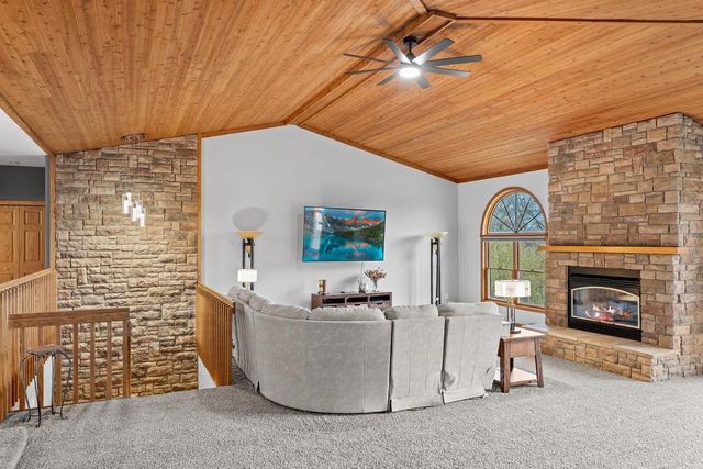S4362 Fox Hill Circle, Baraboo, WI 53913