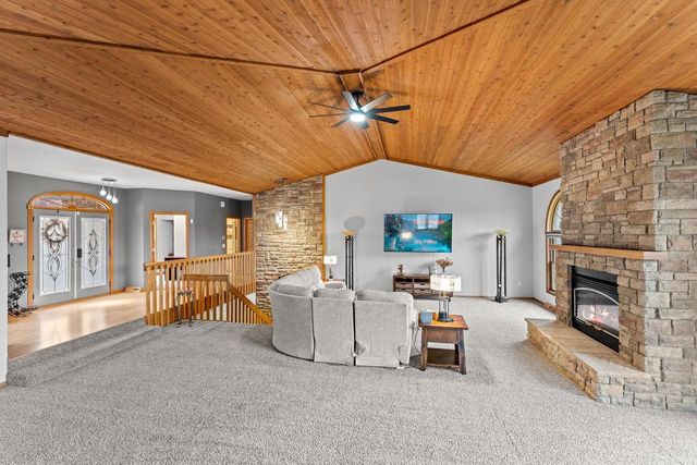 S4362 Fox Hill Circle, Baraboo, WI 53913