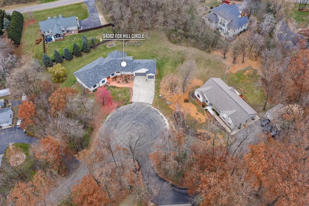 S4362 Fox Hill Circle, Baraboo, WI 53913