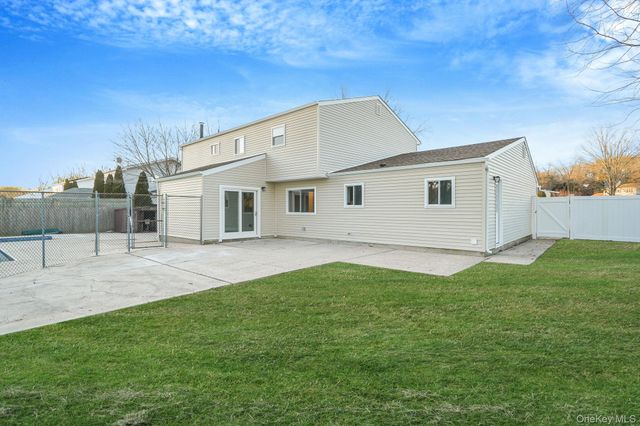 12 Chelmsford Drive, Wheatley Heights, NY 11798