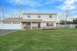 12 Chelmsford Drive, Wheatley Heights, NY 11798