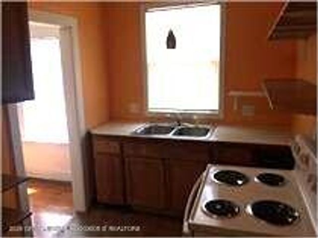 1134 S Holmes Street, Lansing, MI 48912