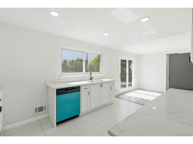 3137 Ursula St, Aurora, CO 80011