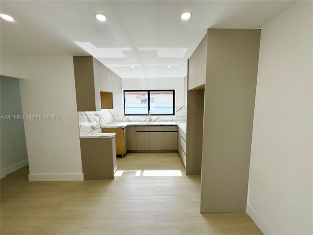 2250 NW 170th St, Miami Gardens, FL 33056