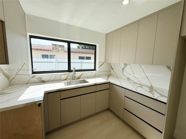 2250 NW 170th St, Miami Gardens, FL 33056