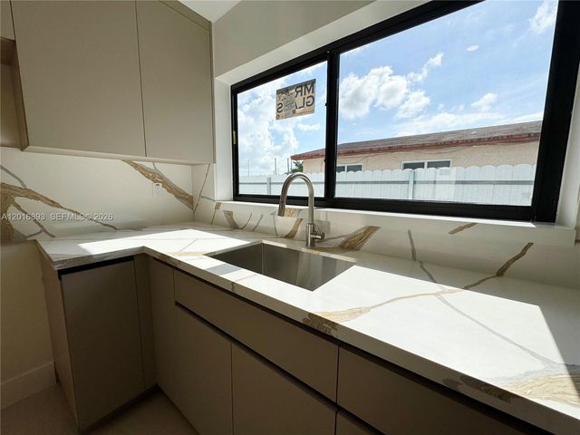 2250 NW 170th St, Miami Gardens, FL 33056