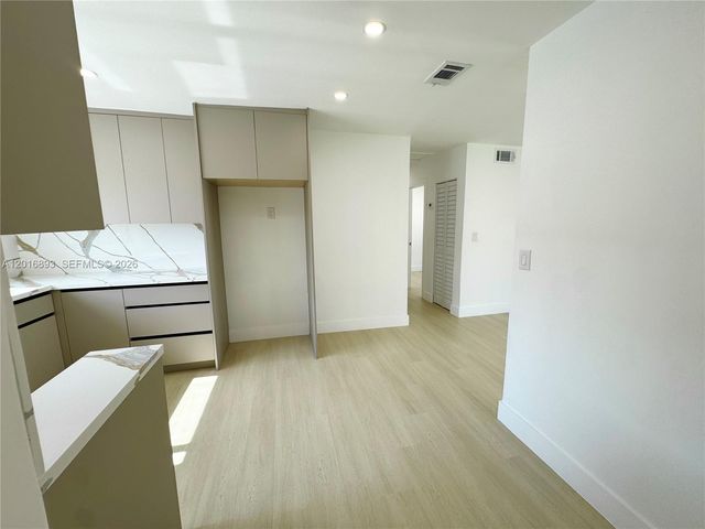 2250 NW 170th St, Miami Gardens, FL 33056