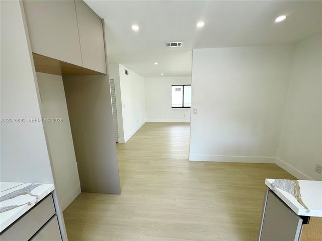 2250 NW 170th St, Miami Gardens, FL 33056