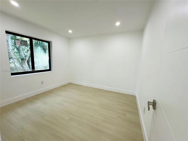 2250 NW 170th St, Miami Gardens, FL 33056