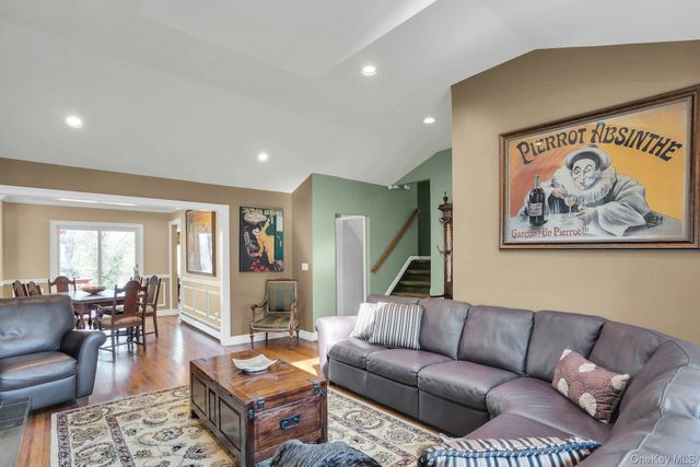 21 Ground Pine Court, Dix Hills, NY 11746