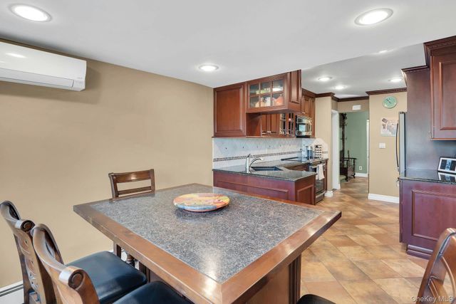 21 Ground Pine Court, Dix Hills, NY 11746