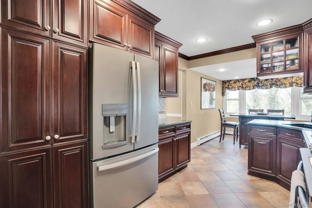 21 Ground Pine Court, Dix Hills, NY 11746