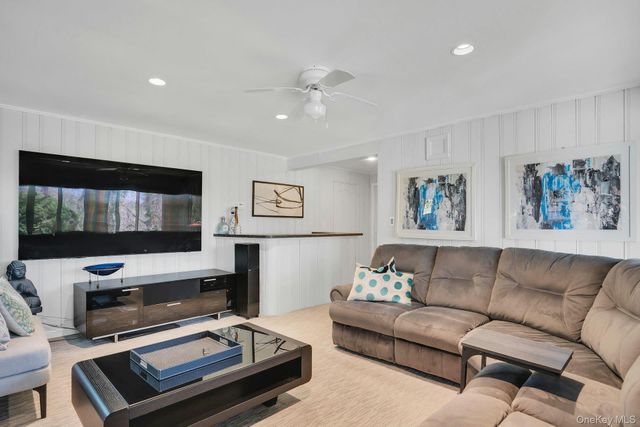 21 Ground Pine Court, Dix Hills, NY 11746