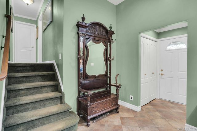 21 Ground Pine Court, Dix Hills, NY 11746